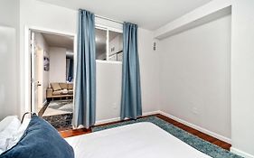 Cozy 1Bd Steps Away From Convention Center